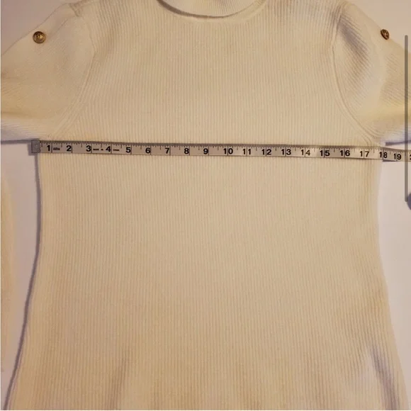 L’AGENCE CREAM COLORED TURTLENECK SIZE LARGE